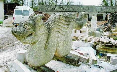 Cette statue sculptée par Yvan Baudoin montre toute la diversité de son talent